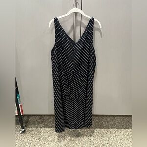 Ann Taylor sleeveless blue and white chevron pattern midi dress size 14